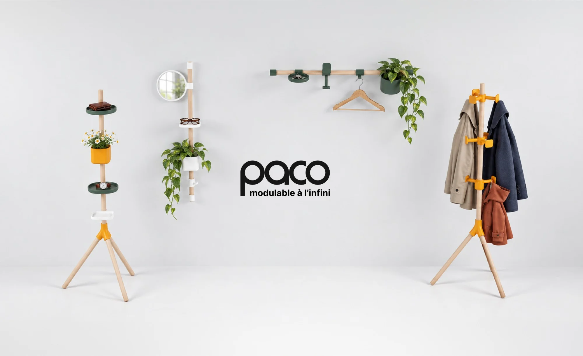 Paco, modulable à l'infini : un porte-plateaux, une barre murale avec miroir et plante, une barre horizontale et un porte-manteau, posés devant un mur clair